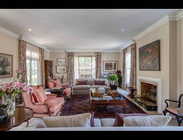 5 BEDROOM FREEHOLD FOR SALE IN CHARTWELL